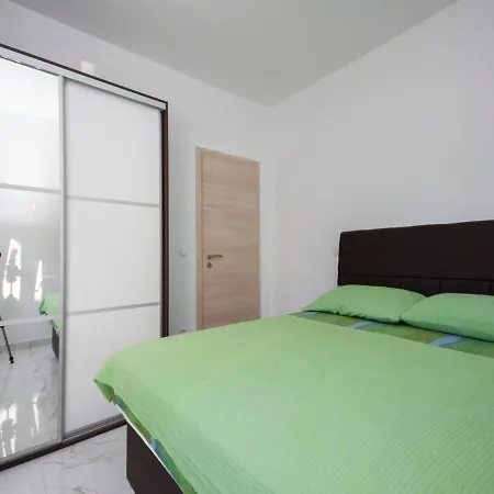 Happy * Rogoznica (Sibenik-Knin)